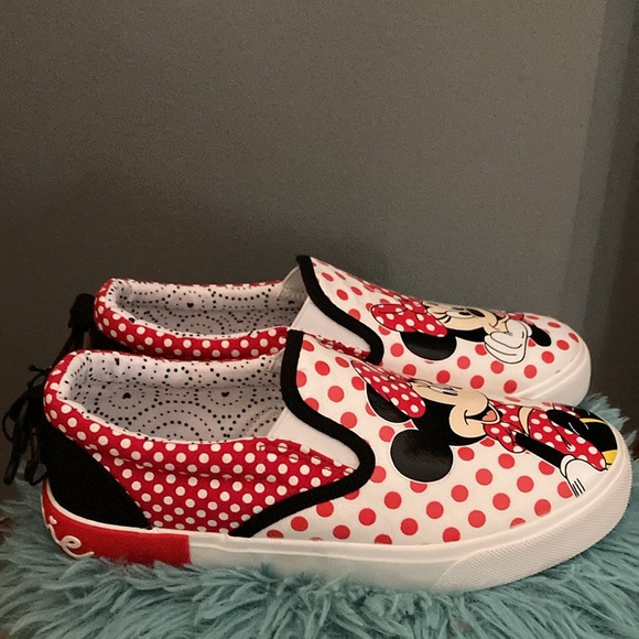 BRAND NEW GIRLS SLIP ON MINNIE MOUSE SHOES SIZE 4! NWT! SMOKE FREE HOME! - Picture 3 of 6